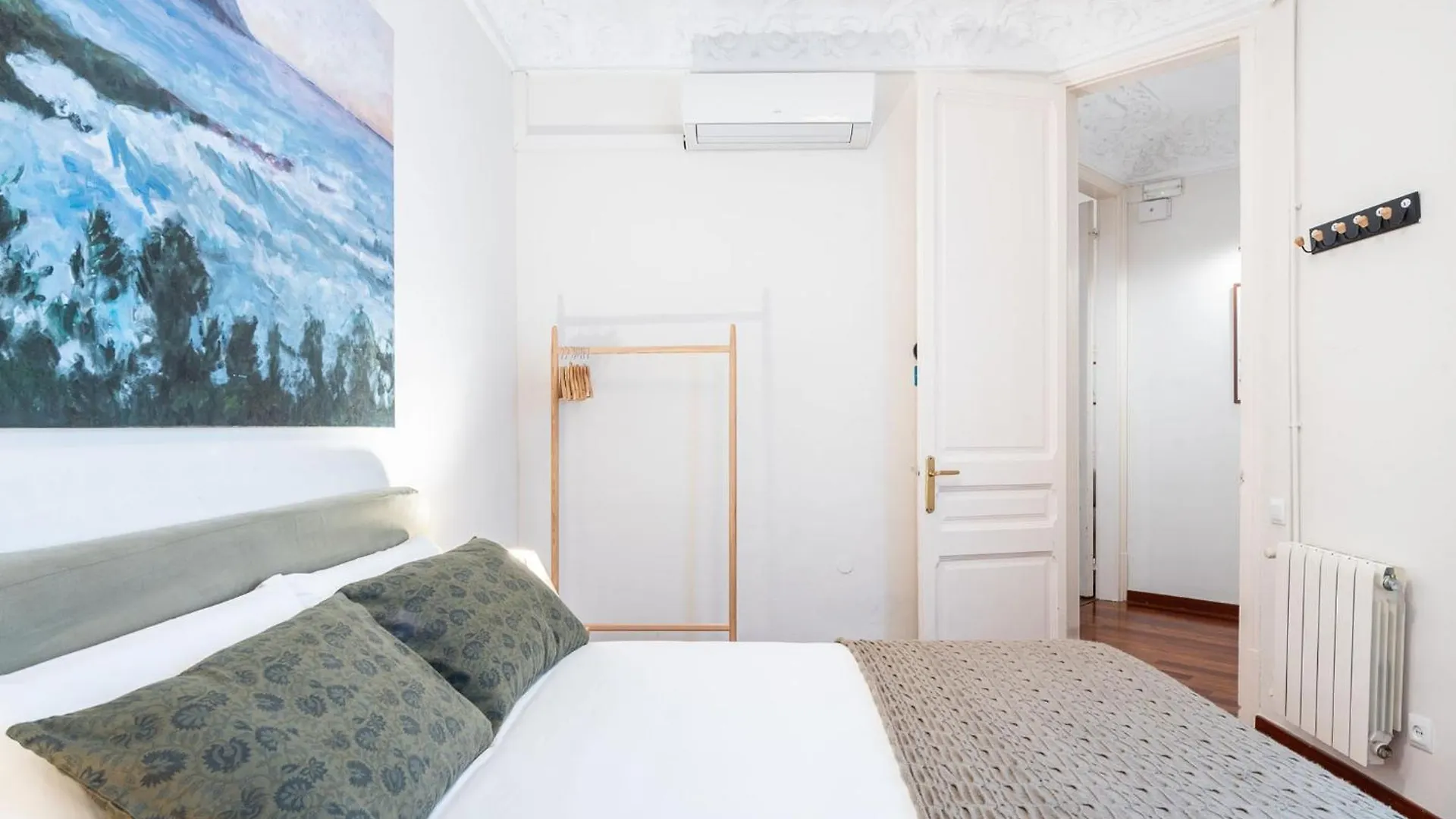 ברצלונה Modernist Apartment In The Best Location ספרד